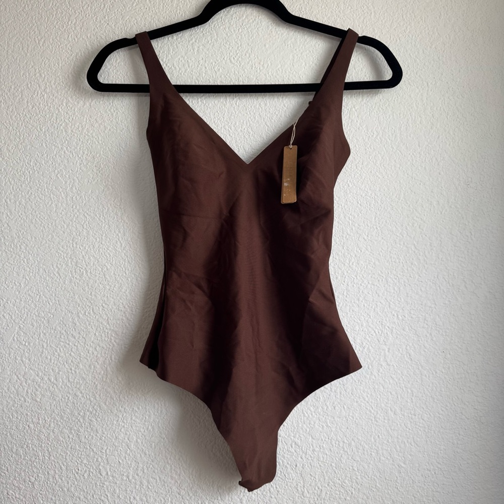 SKIMS Body Plunge Bodysuit – Cocoa (M) NWT